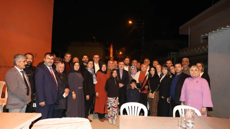 AK Parti Adana İl Başkanı Tamer Dağlı, İftar Programında Vatandaşlarla Buluştu