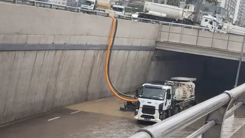 Otogar Alt Geçidi Sular Altında Kaldı: Adana’da Hayat Felç Oldu